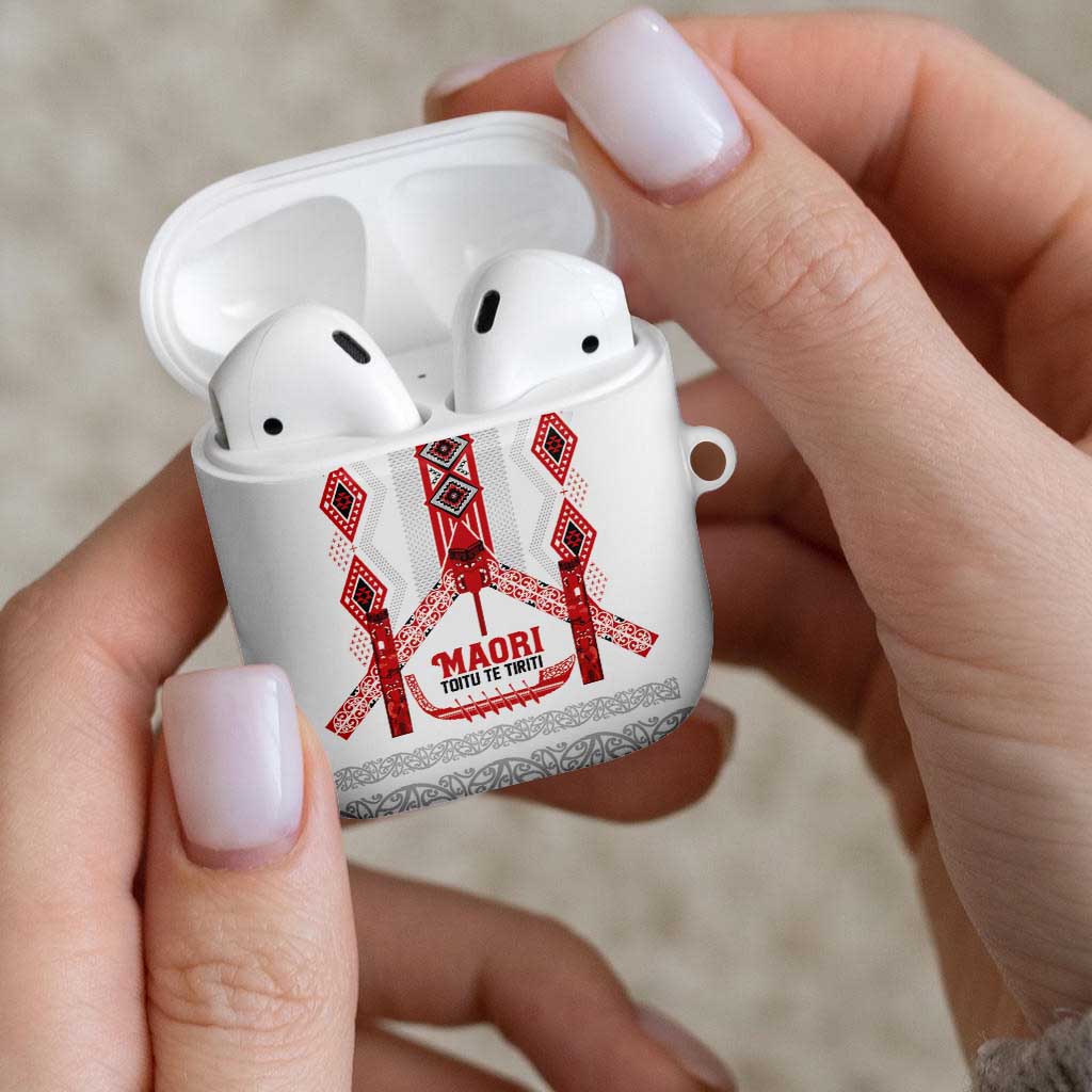 Toitu Te Tiriti Waitangi AirPods Case White Wharenui House - Polynesian Pride