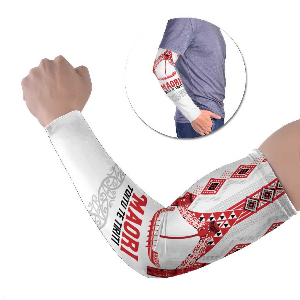 Toitu Te Tiriti Waitangi Arm Sleeves White Wharenui House LT9 Set of 2 white - Polynesian Pride