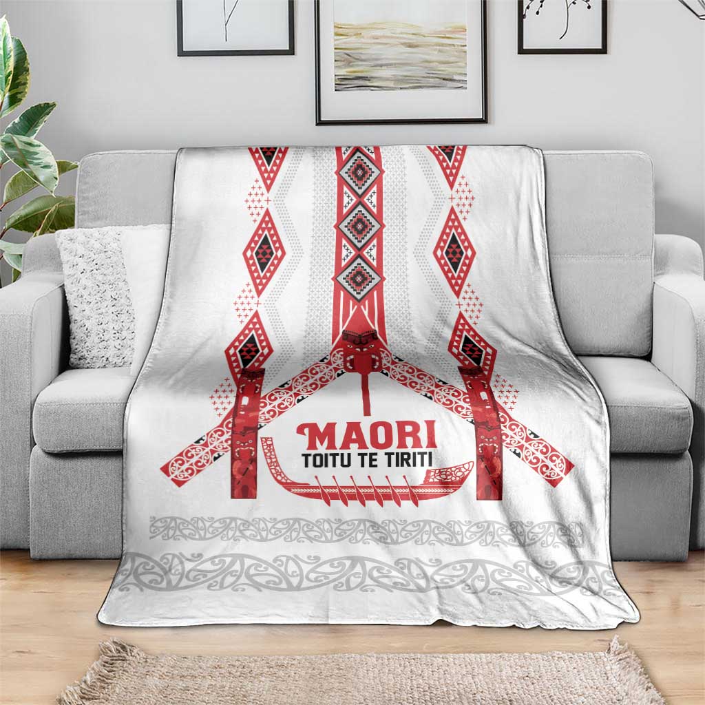 Toitu Te Tiriti Waitangi Blanket White Wharenui House LT9 - Polynesian Pride