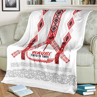 Toitu Te Tiriti Waitangi Blanket White Wharenui House LT9 - Polynesian Pride