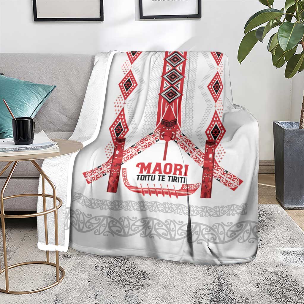 Toitu Te Tiriti Waitangi Blanket White Wharenui House LT9 - Polynesian Pride