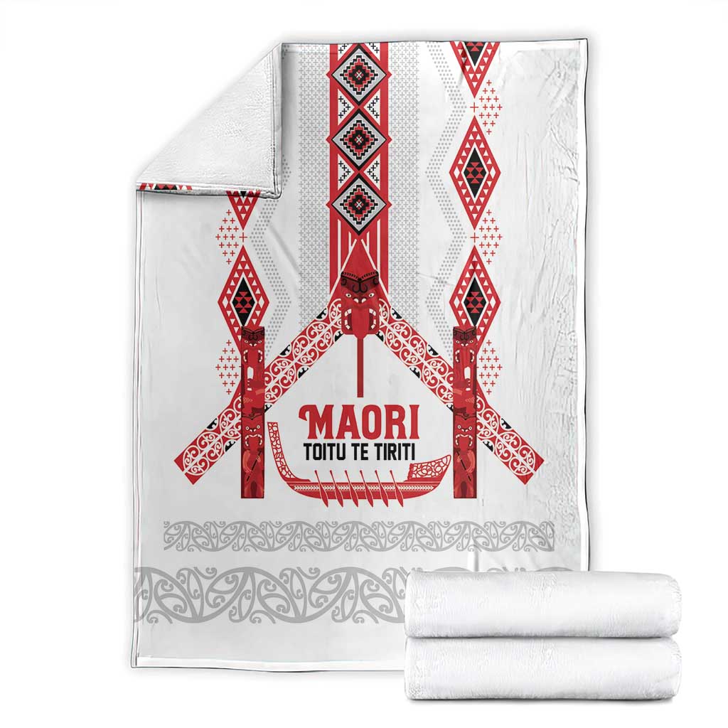 Toitu Te Tiriti Waitangi Blanket White Wharenui House LT9 - Polynesian Pride