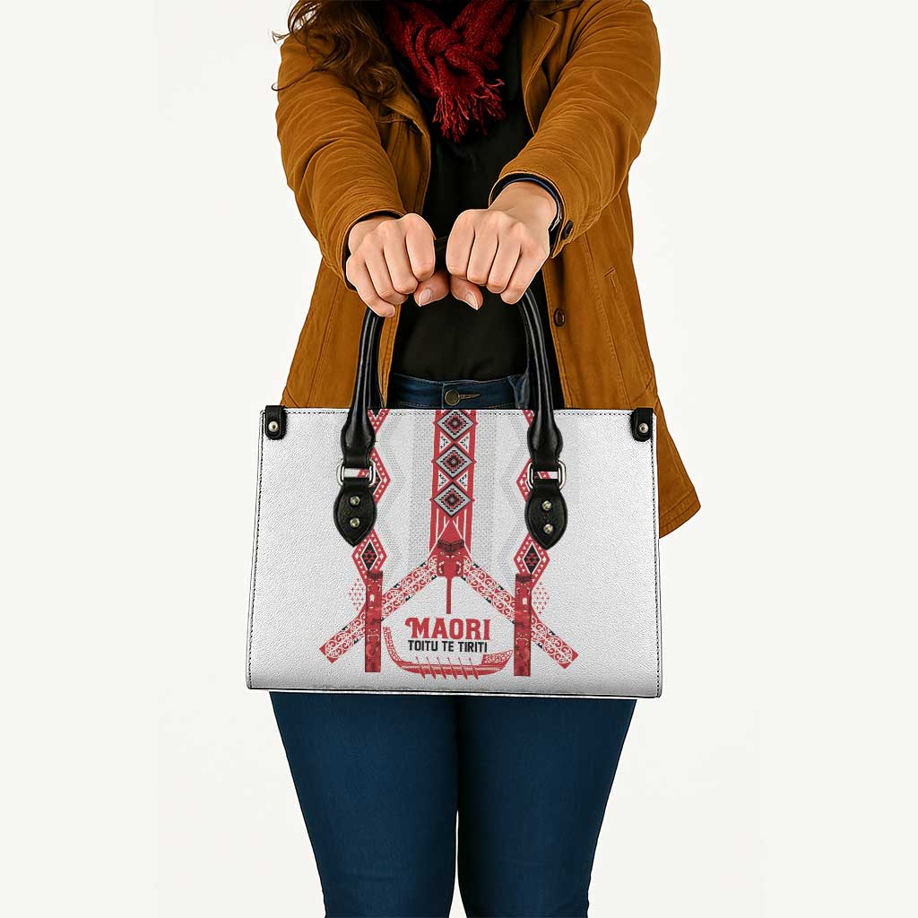 Toitu Te Tiriti Waitangi Leather Bag White Wharenui House LT9 - Polynesian Pride
