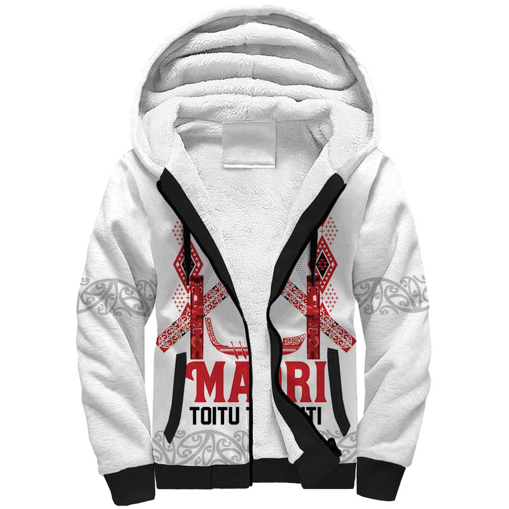 Toitu Te Tiriti Waitangi Sherpa Hoodie White Wharenui House LT9 Unisex white - Polynesian Pride