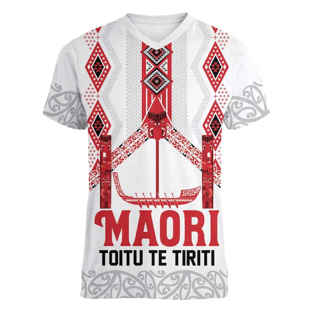 Toitu Te Tiriti Waitangi Women V-Neck T-Shirt White Wharenui House LT9 Female white - Polynesian Pride
