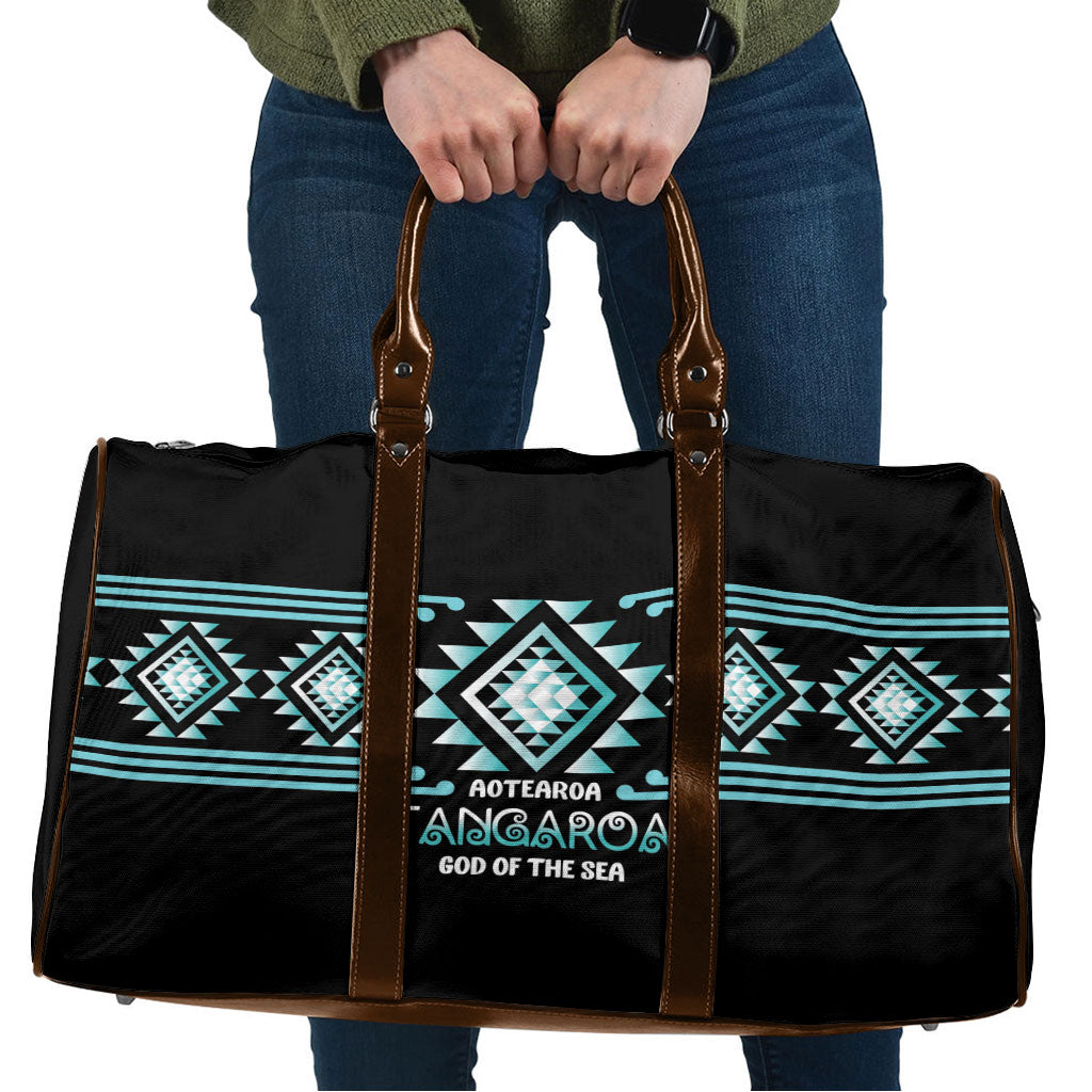 Aotearoa Atua Tangaroa Travel Bag Maori God Of The Sea Taniko Motifs LT14 Turquoise - Polynesian Pride