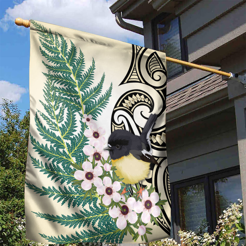 Endemic Tomtit New Zealand Garden Flag Miromiro Manuka Silver Fern Maori Pattern