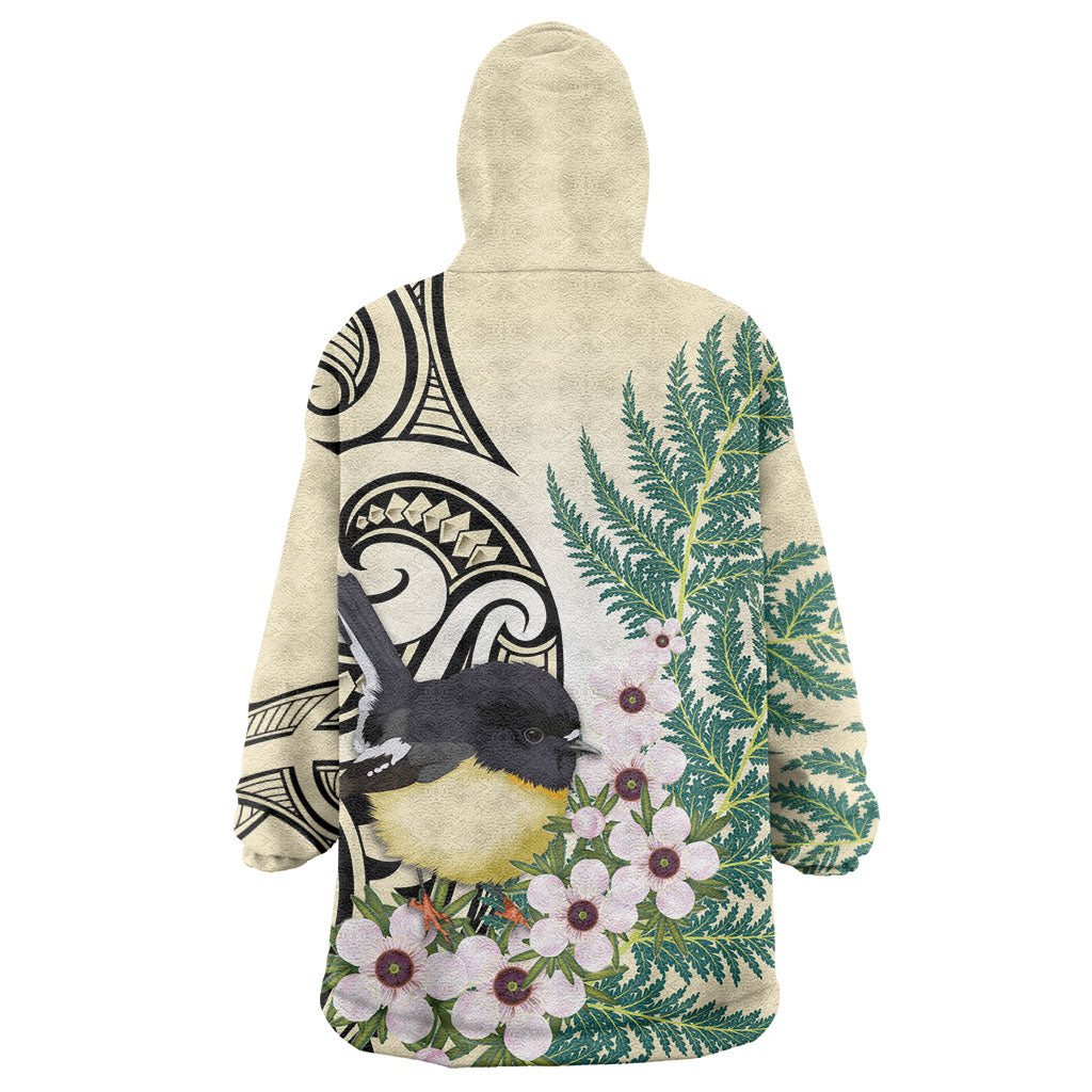 Endemic Tomtit New Zealand Wearable Blanket Hoodie Miromiro Manuka Silver Fern Maori Pattern LT14 - Polynesian Pride