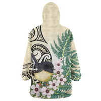 Endemic Tomtit New Zealand Wearable Blanket Hoodie Miromiro Manuka Silver Fern Maori Pattern LT14 - Polynesian Pride