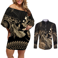 Gold Aloha Hawaii Couples Matching Off Shoulder Short Dress and Long Sleeve Button Shirt Snorkeling With Sea Turtle Polynesian Pattern