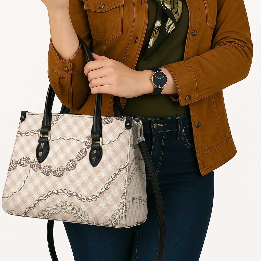 Beige Aloha Hawaii Shell Lei Leather Bag Palaka Hebrew Cone Honey Cowrie Elegant Curves - Polynesian Pride