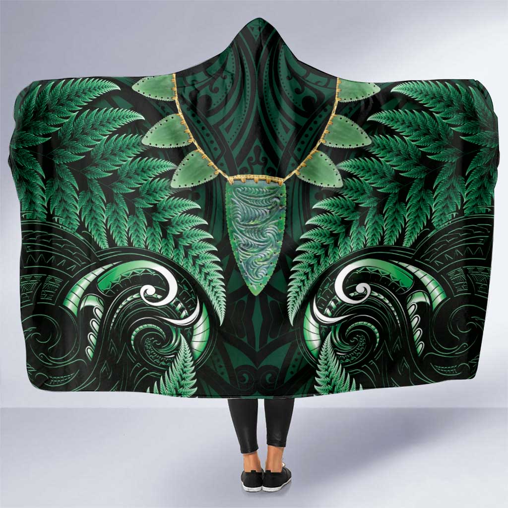 Aotearoa Pounamu Niho Hooded Blanket Silver Fern Mix Maori Pattern - Green