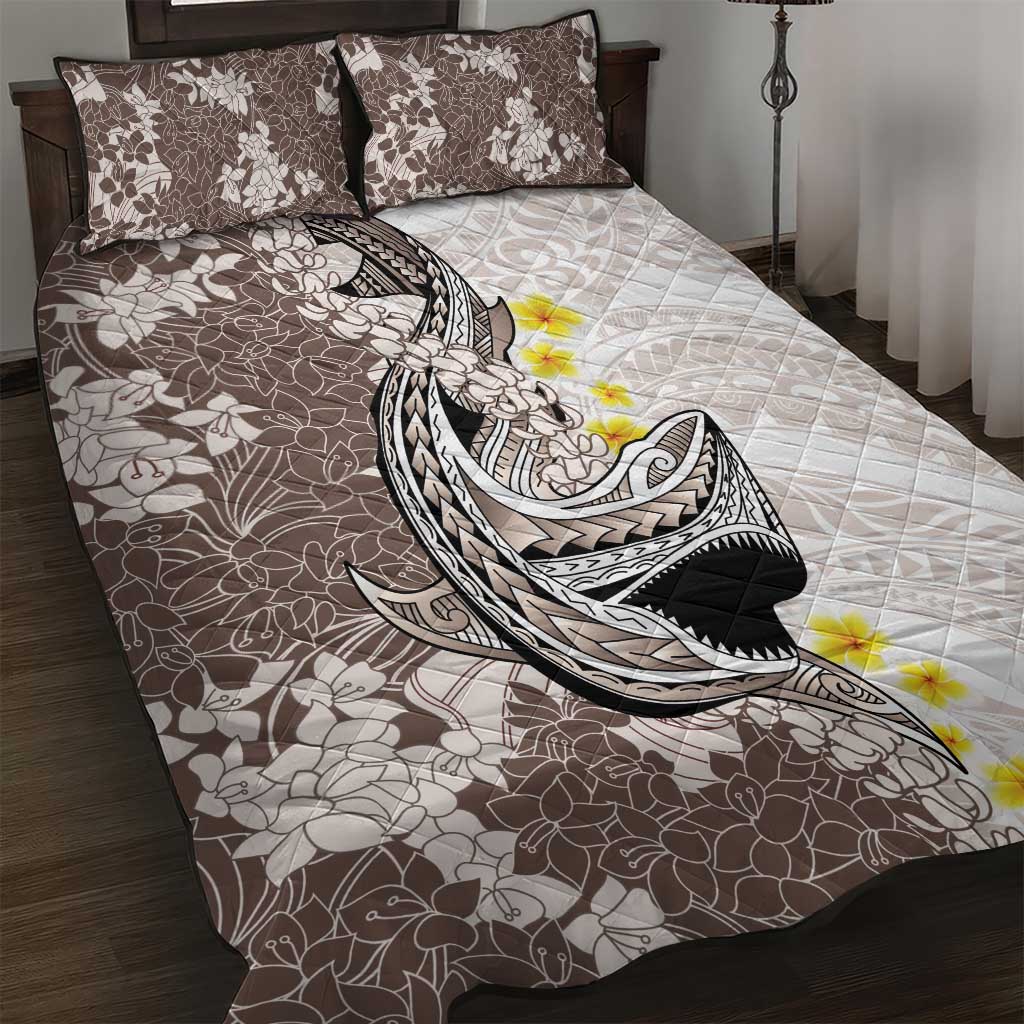 Brown and White Hawaii Shark Tattoo Quilt Bed Set Puakenikeni Lei Plumeria Polynesian Pattern - Polynesian Pride