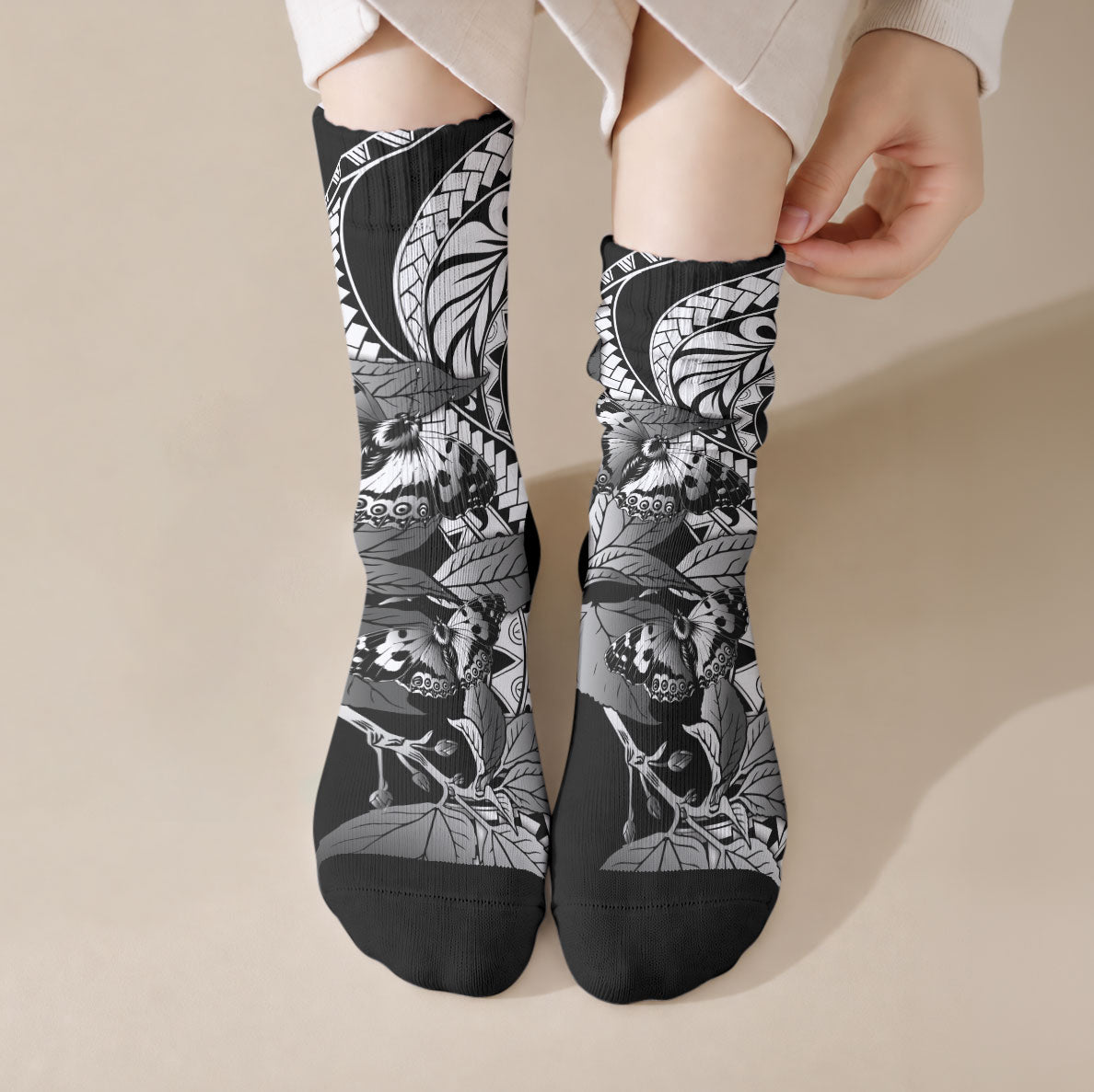 Kamehameha Butterfly Hawaii Crew Socks Hawaiian Pulelehua Mamaki Black Color LT14 Crew Socks Black - Polynesian Pride