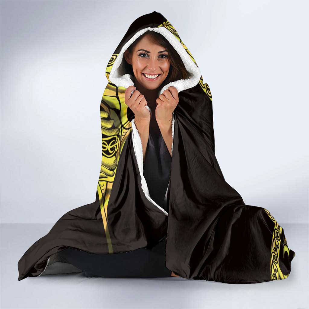 Yellow New Zealand Kowhai And Piwakawaka Hooded Blanket Maori Ngaru Paua Shell