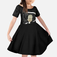 Black New Zealand Eel Family Matching Summer Maxi Dress and Hawaiian Shirt Aotearoa Maori Tuna With Kotiate Weapon LT14 Daughter's Dress Black - Polynesian Pride