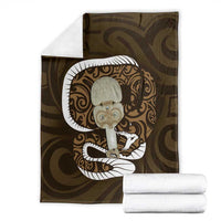 Gold New Zealand Eel Blanket Aotearoa Maori Tuna With Kotiate Weapon