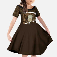 Gold New Zealand Eel Family Matching Short Sleeve Bodycon Dress and Hawaiian Shirt Aotearoa Maori Tuna With Kotiate Weapon LT14 Daughter's Dress Gold - Polynesian Pride