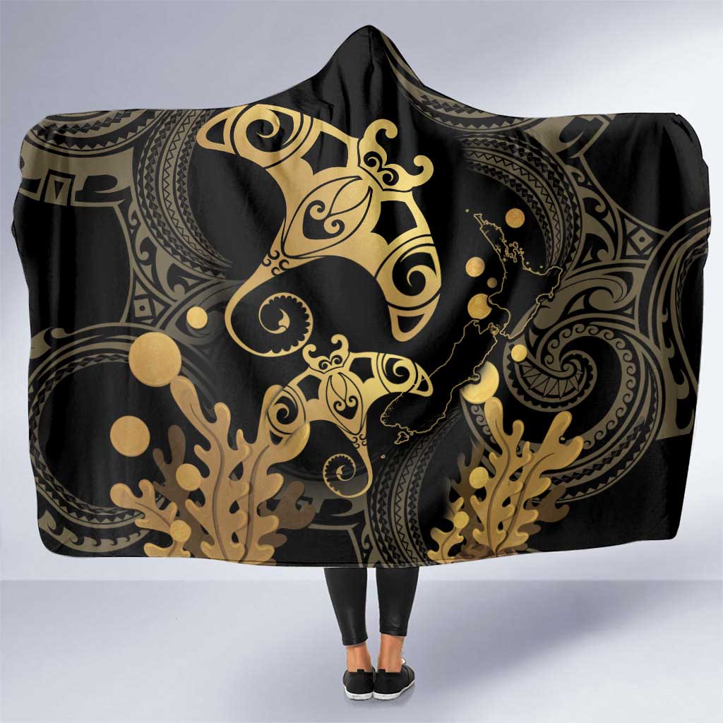 Black And Gold Aotearoa Whai Hooded Blanket NZ Stingrays Maori Curves Style