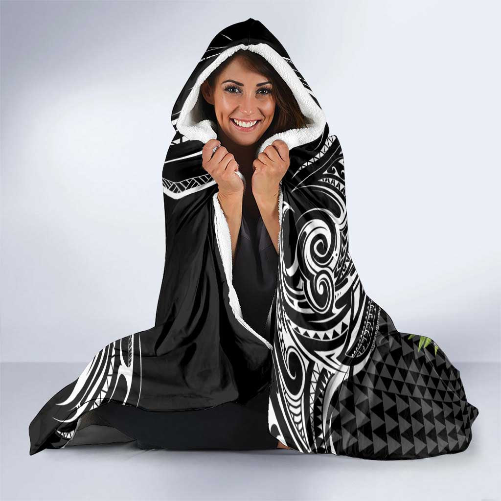Hawaii Iwa Bird Hooded Blanket Great Frigatebird Kanaka Tropical Flowers - Polynesian Pride