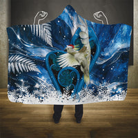 Sulphur-crested Cockatoo New Zealand Christmas In July Hooded Blanket NZ Aroha Koru Fern Marble Vibes LT14 - Polynesian Pride