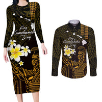 Personalised Hawaii King Kamehameha Day Couples Matching Long Sleeve Bodycon Dress and Long Sleeve Button Shirt Plumeria With Kakau Pattern - Gold
