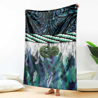 Turquoise Traditional Cloak Aotearoa Blanket Maori Paua Shell Korowai Pattern