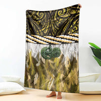 Yellow Traditional Cloak Aotearoa Blanket Maori Paua Shell Korowai Pattern