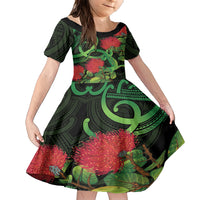 New Zealand Gecko Family Matching Short Sleeve Bodycon Dress and Hawaiian Shirt Aotearoa Maori With Pohutukawa Flowers LT14 Daughter's Dress Black - Polynesian Pride