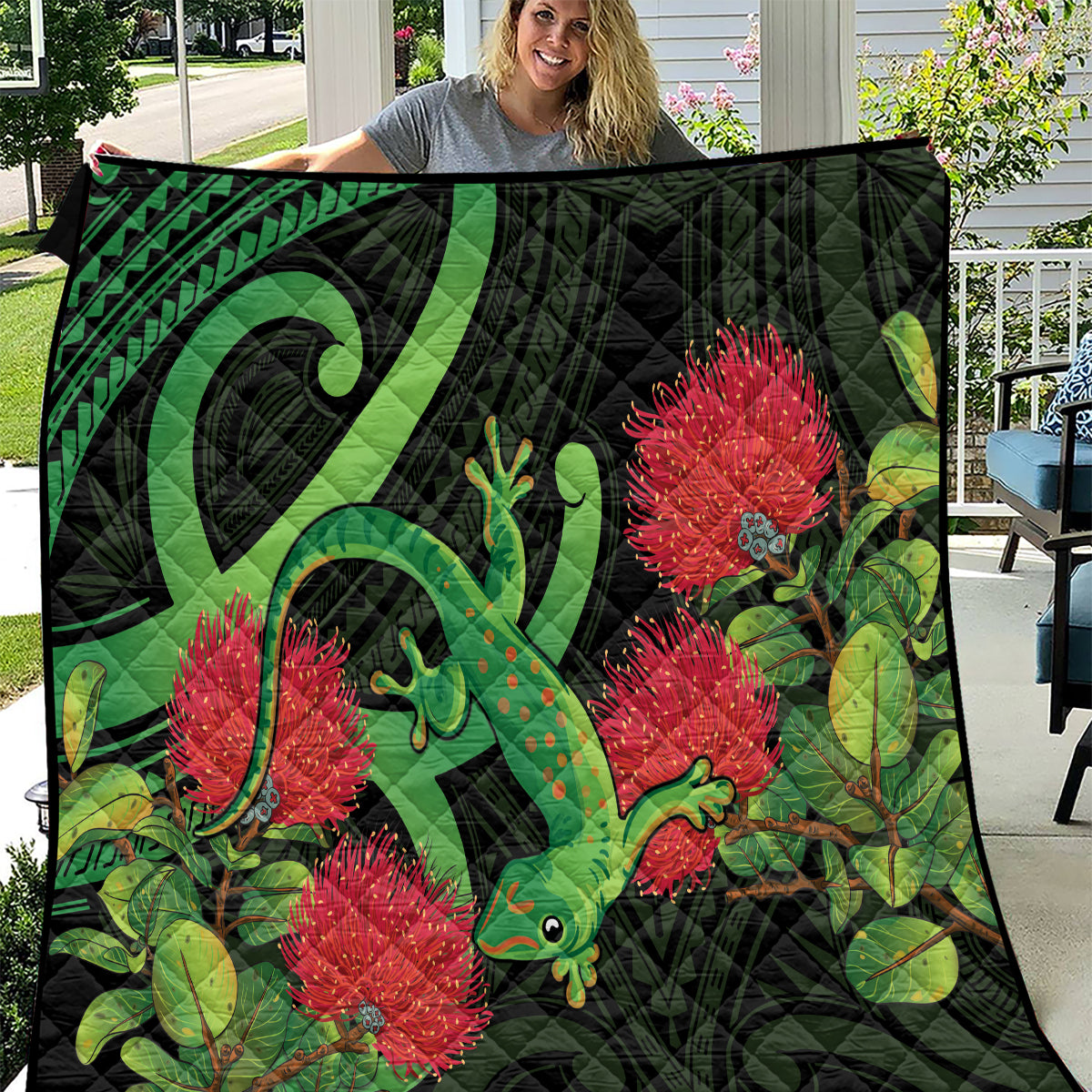 New Zealand Gecko Quilt Aotearoa Maori With Pohutukawa Flowers LT14 Black - Polynesian Pride