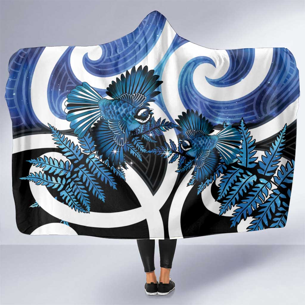 Piwakawaka New Zealand Matariki Hooded Blanket Maori New Year Silver Fern Blue Galaxy LT14 One Size Blue - Polynesian Pride