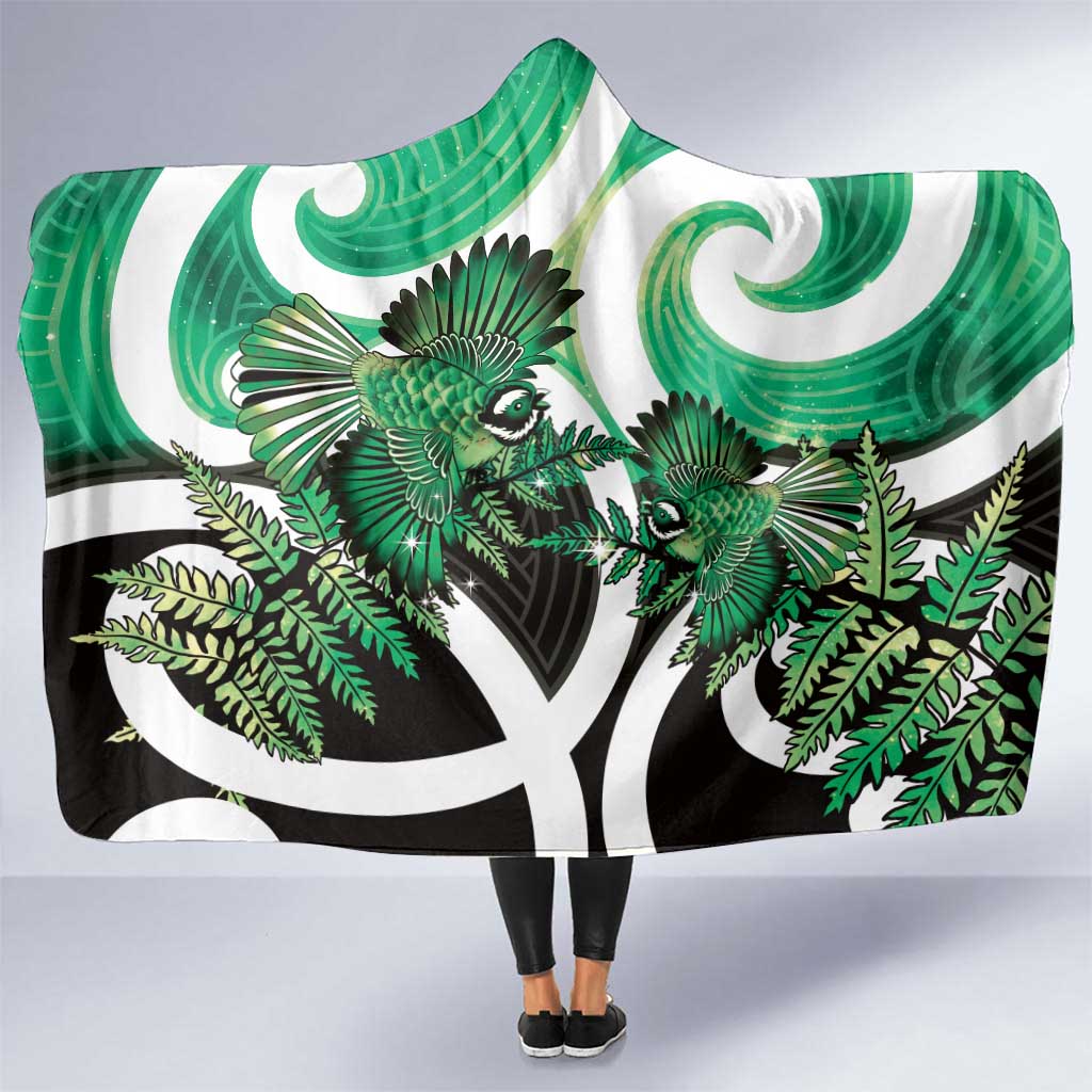 Piwakawaka New Zealand Matariki Hooded Blanket Maori New Year Silver Fern Green Galaxy LT14 One Size Green - Polynesian Pride