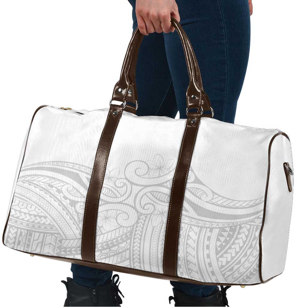 Polynesia White Sunday Travel Bag Plumeria Polynesian Tribal Grey Color - Polynesian Pride