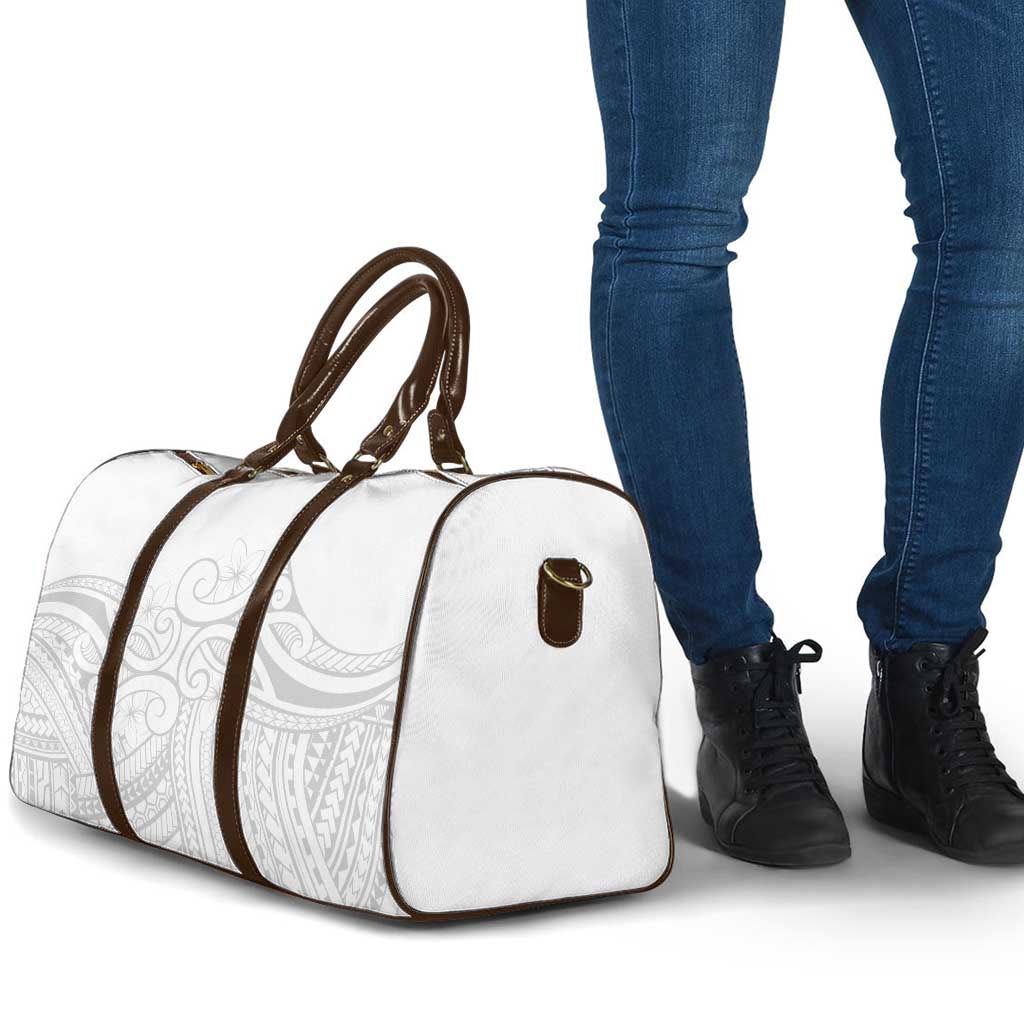 Polynesia White Sunday Travel Bag Plumeria Polynesian Tribal Grey Color - Polynesian Pride