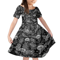 Hawaii Christmas Family Matching Off Shoulder Maxi Dress and Hawaiian Shirt Tropical Style With Coat Of Arms LT14 Daughter's Dress Black - Polynesian Pride