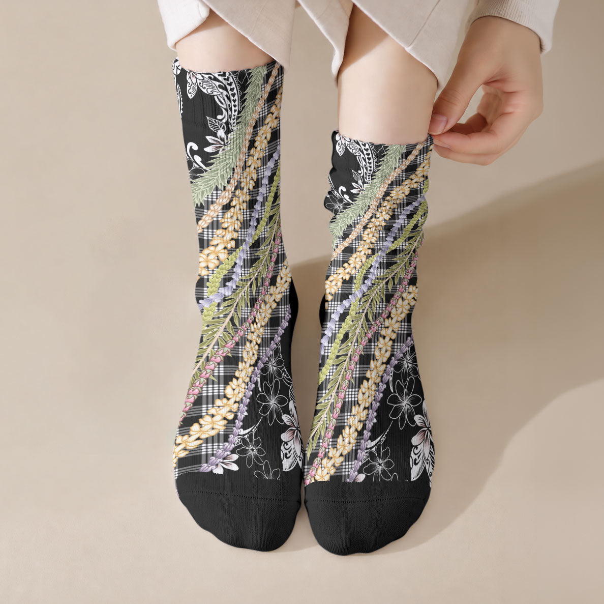 Black Palaka Hawaii Leis Crew Socks Hawaiian-plaid Elegant Tropical Vibes