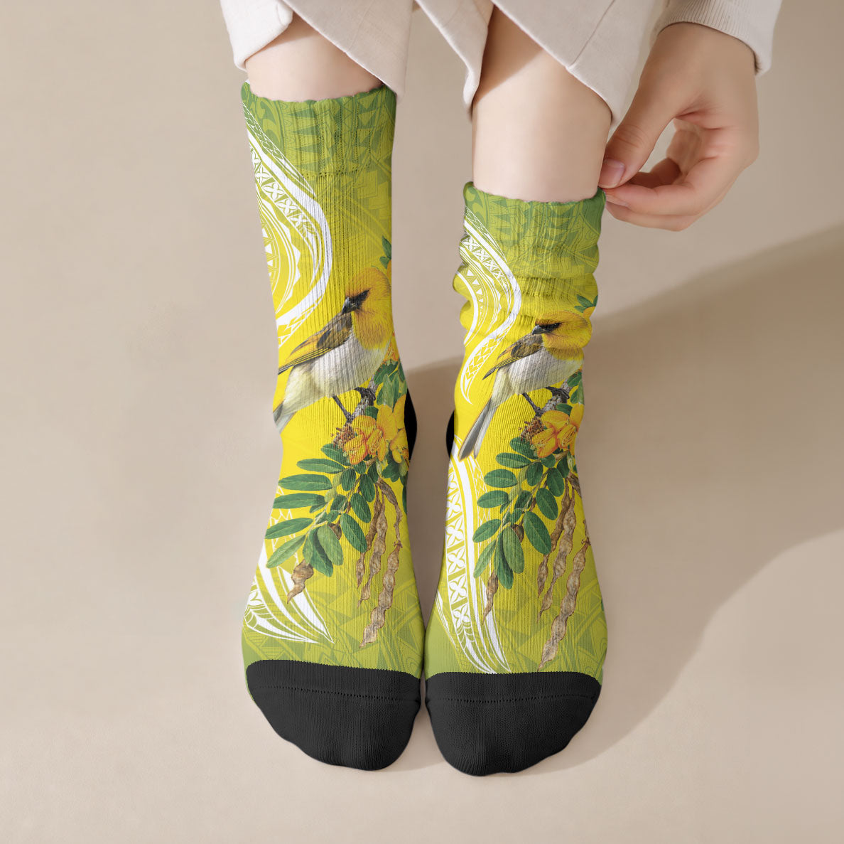 Hawaii Palila Mamane Crew Socks Hawaiian Honeycreeper With Native Flower LT14 Crew Socks Green - Polynesian Pride