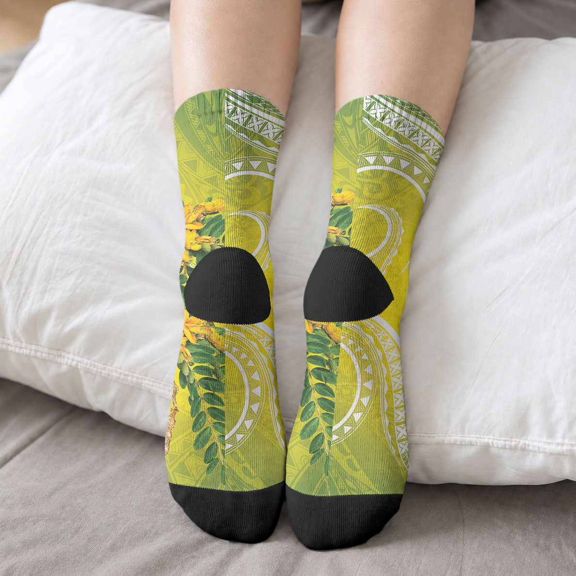 Hawaii Palila Mamane Crew Socks Hawaiian Honeycreeper With Native Flower LT14 - Polynesian Pride