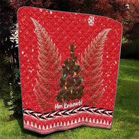 Kiwi New Zealand Christmas Quilt Meri Kirihimete Silver Fern - Red Color