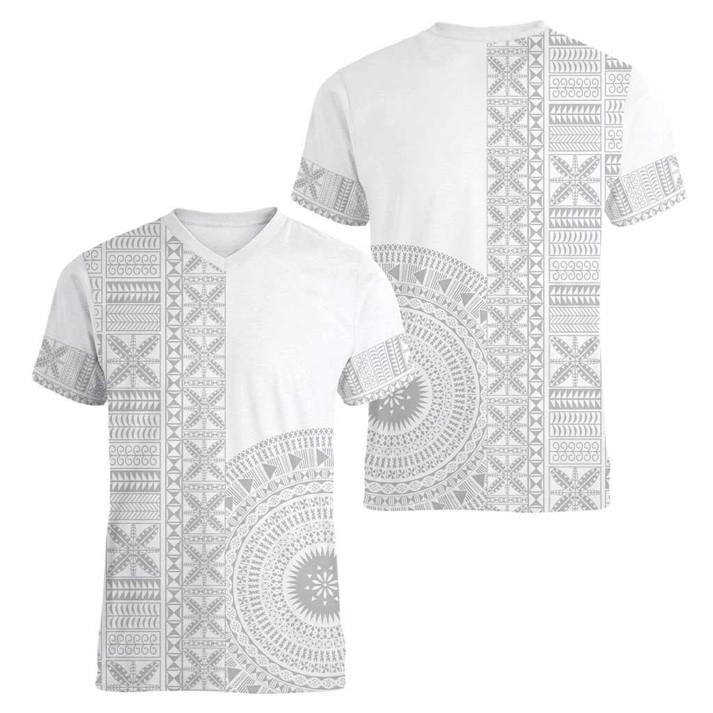 Niue White Sunday Women V-Neck T-Shirt Half Hiapo Pattern Vibes - Polynesian Pride