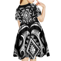 Black Ngaru Taniko With Aotearoa Maori Tattoo Kid Short Sleeve Dress