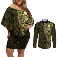 New Zealand Skull Darts Couples Matching Off Shoulder Short Dress and Long Sleeve Button Shirt Aotearoa Maori Chest Tattoo Stylized Gold - Polynesian Pride