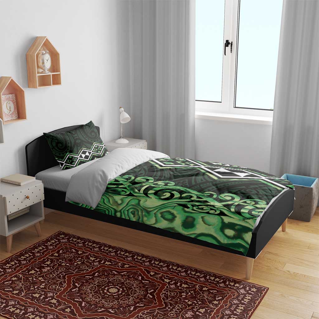 Green Aotearoa Bedding Set Taniko Motifs With Paua Shell Kowhaiwhai
