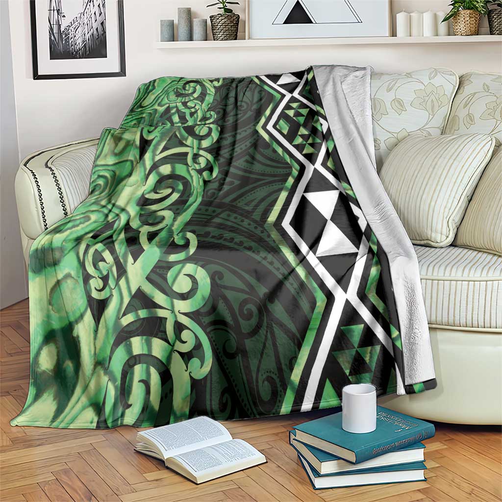Green Aotearoa Blanket Taniko Motifs With Paua Shell Kowhaiwhai