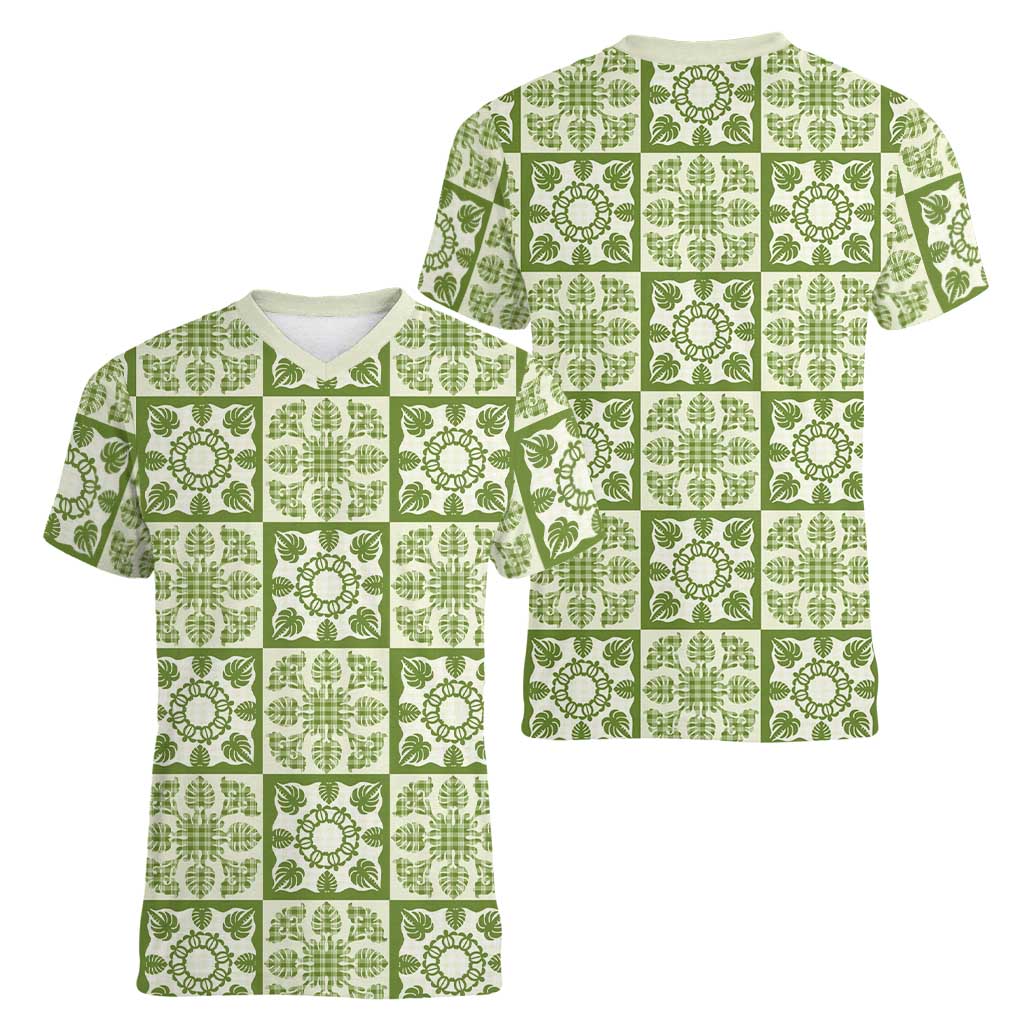 Omaomao Palaka Quilt Hawaii Women V-Neck T-Shirt Hawaiian Tropical Monstera Sea Turtle