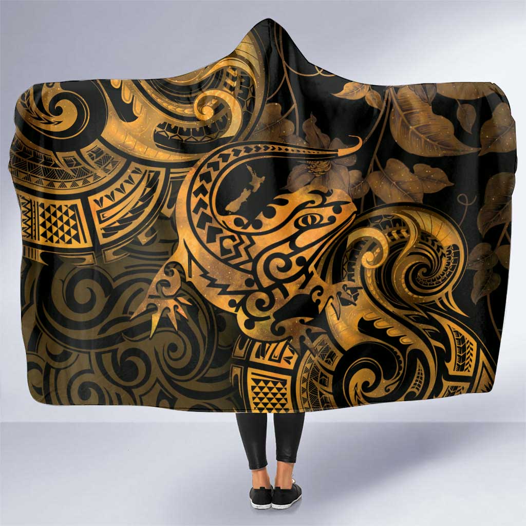 New Zealand Tuatara Hooded Blanket Aotearoa Maori Clematis Flowers - Gold