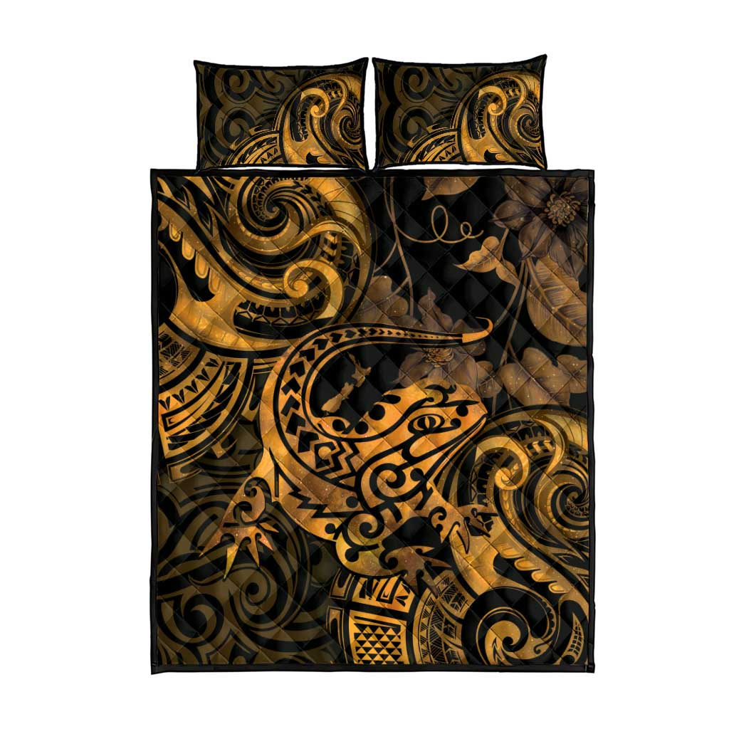 New Zealand Tuatara Quilt Bed Set Aotearoa Maori Clematis Flowers - Gold