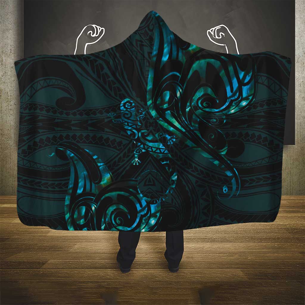 New Zealand Skink Hooded Blanket Aotearoa Maori Mix Paua Shell