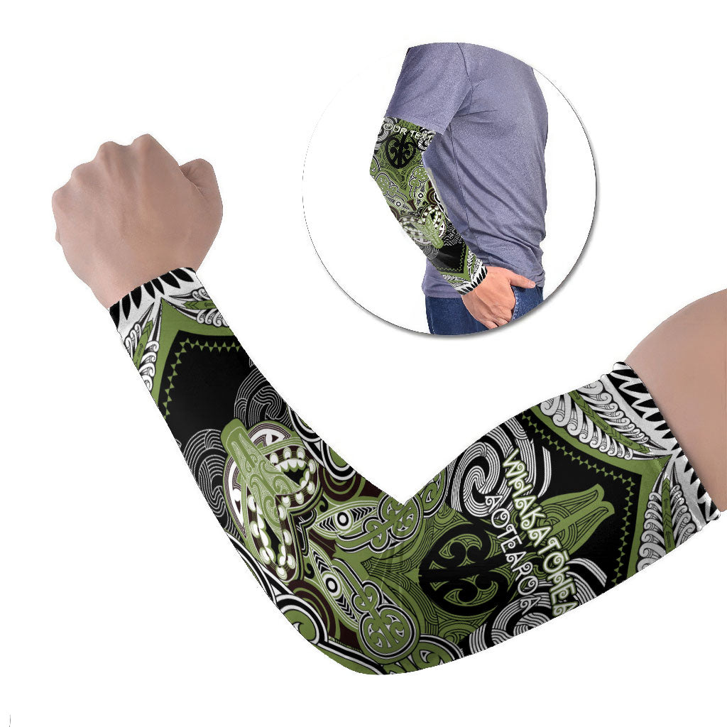 Aotearoa Iwi Whakatohea Personalised Arm Sleeves Maori Kowhaiwhai Pattern LT19 Set of 2 Olive Green - Polynesian Pride