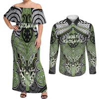 Aotearoa Iwi Ngati Raukawa Personalised Couples Matching Off Shoulder Maxi Dress and Long Sleeve Button Shirt Maori Kowhaiwhai Pattern LT19 Green - Polynesian Pride